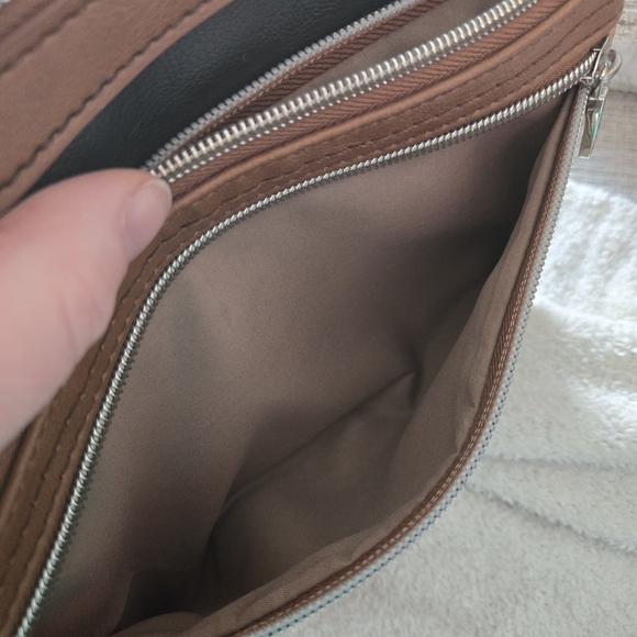 Relic Women's Tan and Black Crossbody Bag Casual - Picture 6 of 9